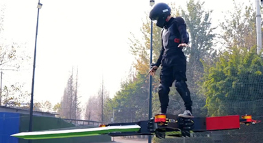 90后青年用科技實(shí)現(xiàn)“御劍飛行”