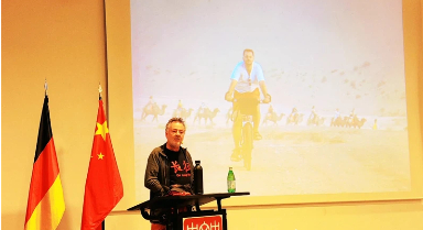 德國作家分享騎行長征路